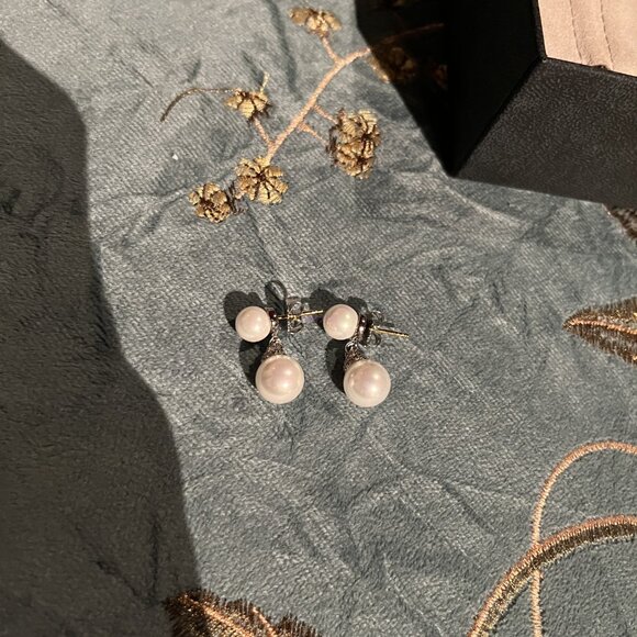 D̲a̲v̲i̲d̲ ̲Y̲u̲r̲m̲a̲n̲ Pearl Earrings - Picture 3 of 5